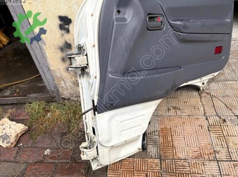 Toyota Hiace Sağ Ön Kapı çıkma parça
