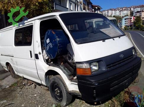Toyota Hiace Far çıkma parça