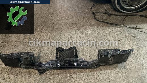 Toyota Hilux Arka Tampon Demiri çıkma parça