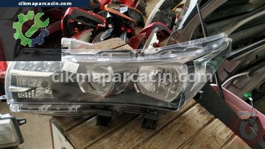 Toyota Hilux Sol Ön Far çıkma parça