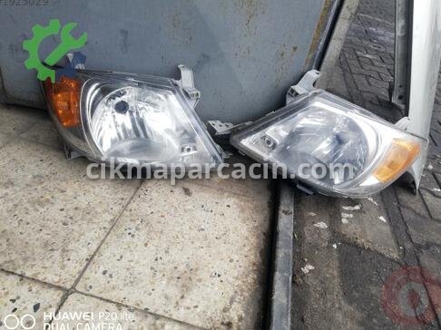 Toyota Hilux Sol Ön Far çıkma parça
