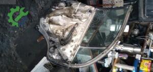 Toyota  karina sağ arka kapı