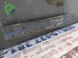 Toyota Yaris arka tampon demiri