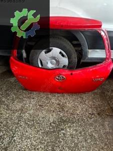 Toyota yaris bagaj kapağı