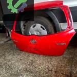 Toyota yaris bagaj kapağı