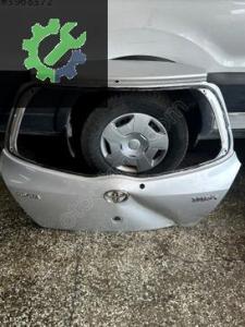 Toyota yaris bagaj  kapağı