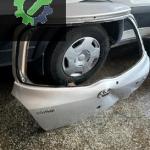 Toyota yaris bagaj  kapağı