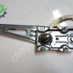 TOYOTA YARİS SAĞ ARKA KAPI CAM KRİKOSU
