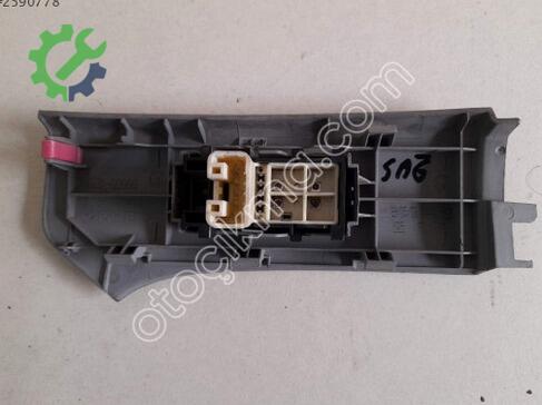 Toyota Yaris Sağ Ön Kapı çıkma parça