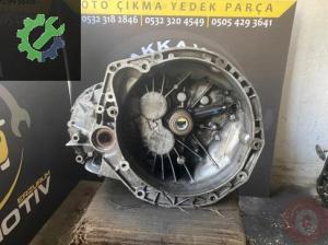Trafic 1.9 DCI 6 ileri Şanzıman ön Kapağı Hatasız Çıkma