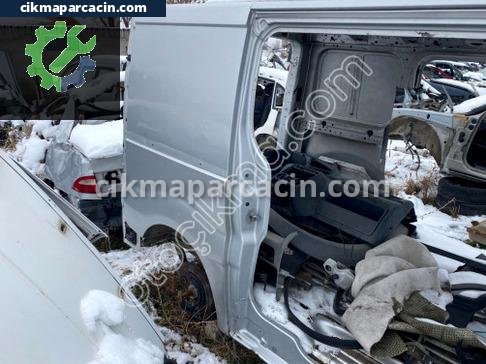 Renault Trafic Sağ Arka Çamurluk çıkma parça