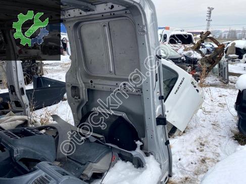 Renault Trafic Sağ Arka Çamurluk çıkma parça