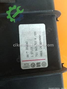 Volkswagen Transporter Basamak 701863725A çıkma parça