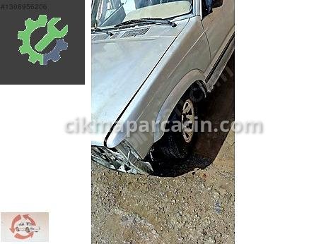 Mazda E-2200 Sağ Çamurluk çıkma parça