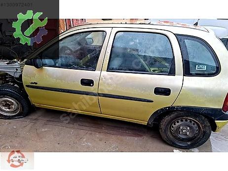 Opel Corsa Sol Ön Kapı çıkma parça