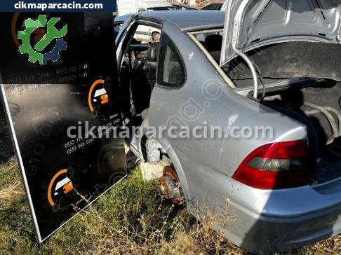 Opel Vectra Sol Arka Çamurluk çıkma parça