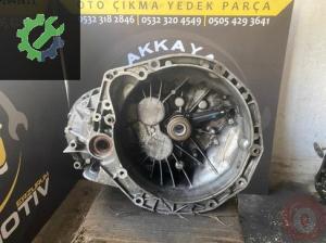 Vivaro 1.9 DTI 6 ileri Şanzıman Ön Kapağı Hatasız Çıkma