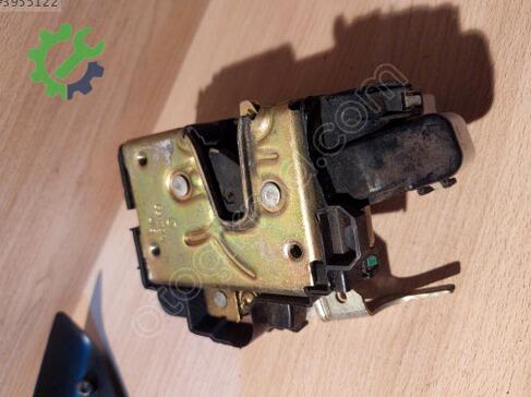 Volkswagen Polo Sağ Ön Kapı Kilidi çıkma parça