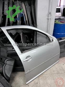 Volkswagen Bora Sağ Ön Kapı çıkma parça