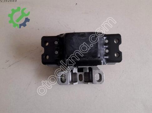 Volkswagen Caddy Motor Takozu çıkma parça