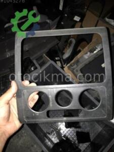 Volkswagen Caddy teyp klima çerçevesi hatasız orjinal çıkma