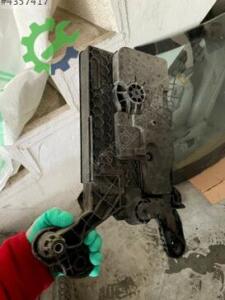 VOLKSWAGEN GOLF 7 AKÜ ALT PLASTİĞİ ORJİNAL ÇIKMA