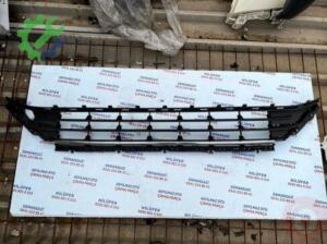 VOLKSWAGEN GOLF 7 ÖN TAMPON ORTA IZGARA OEM:5G0853677