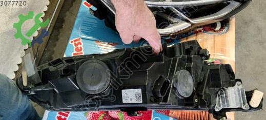 Volkswagen Golf Sağ Ön Far çıkma parça