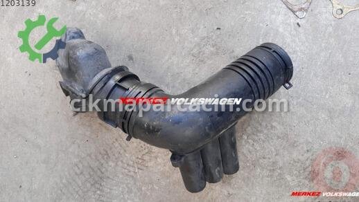 Volkswagen Jetta Intercooler Borusu 04E129656S çıkma parça