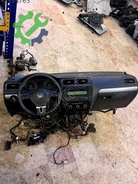 Volkswagen Jetta Göğüs çıkma parça