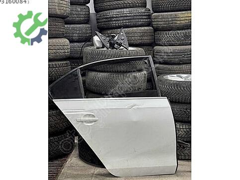 Volkswagen Jetta Sağ Arka Kapı çıkma parça