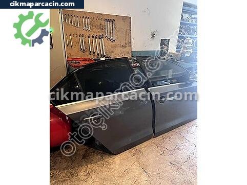 Volkswagen Jetta Sağ Kapı çıkma parça