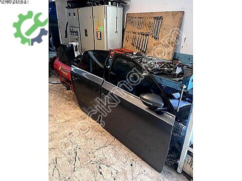 Volkswagen Jetta Sağ Kapı çıkma parça
