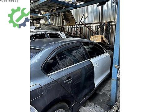 Volkswagen Jetta Sağ Kapı çıkma parça