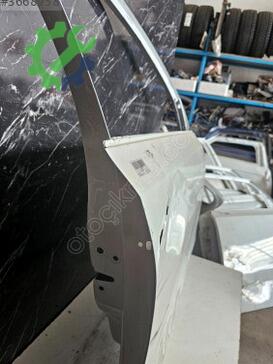Volkswagen Jetta Sağ Ön Kapı 5C6831056 çıkma parça
