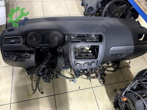 Volkswagen Jetta Torpido çıkma parça