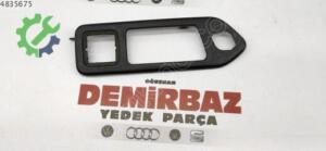 VOLKSWAGEN PASSAT B3 İÇ KAPI KOLU ÇERCEVESİ 357837247A