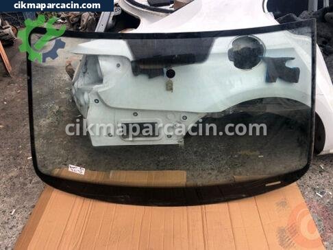Volkswagen Passat Ön Cam çıkma parça