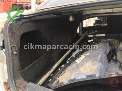 Volkswagen Passat Bagaj Döşemesi çıkma parça