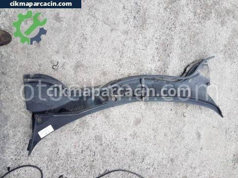 Volkswagen Passat Ön Cam Izgarası çıkma parça