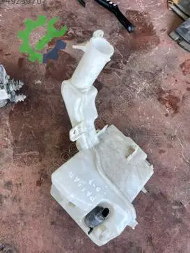 Volkswagen Passat Cam Suyu Deposu çıkma parça
