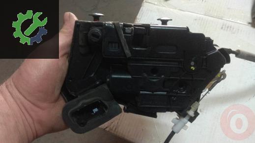 Volkswagen Passat Kapı Kilidi 5E0839016A çıkma parça