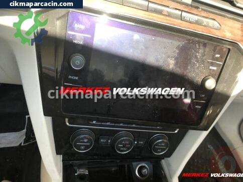 Volkswagen Passat Multimedya / Teyp çıkma parça