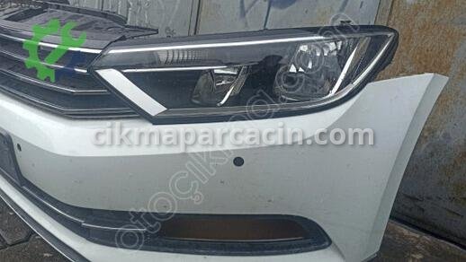 Volkswagen Passat Sağ Ön Far çıkma parça