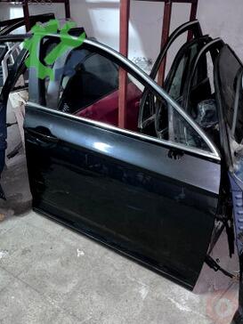 Volkswagen Passat Sağ Ön Kapı çıkma parça