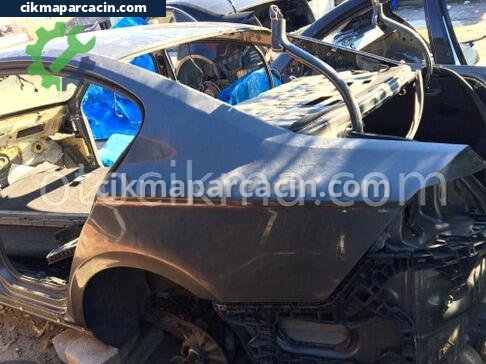 Volkswagen Passat Sol Arka Çamurluk çıkma parça