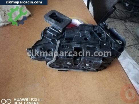 Volkswagen Passat Sol Arka Kapı Kilidi çıkma parça
