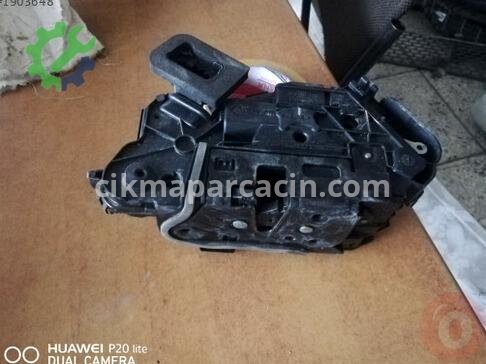 Volkswagen Passat Sol Arka Kapı Kilidi çıkma parça