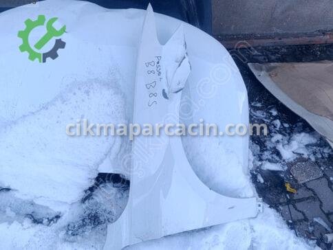 Volkswagen Passat Sağ Ön Çamurluk çıkma parça