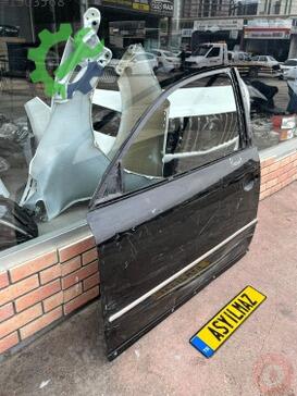 Volkswagen Passat Sol Ön Kapı 98-05 çıkma parça
